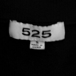 525 SIZE SMALL BLACK 1/2 ZIP SWEATER W/WRIST CUTOUTS